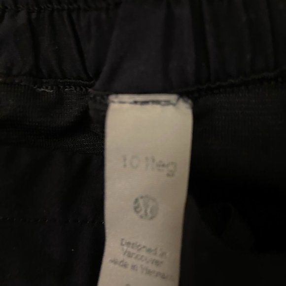 Lululemon Hotty Hot Shorts LR 2.5" - Picture 3 of 4